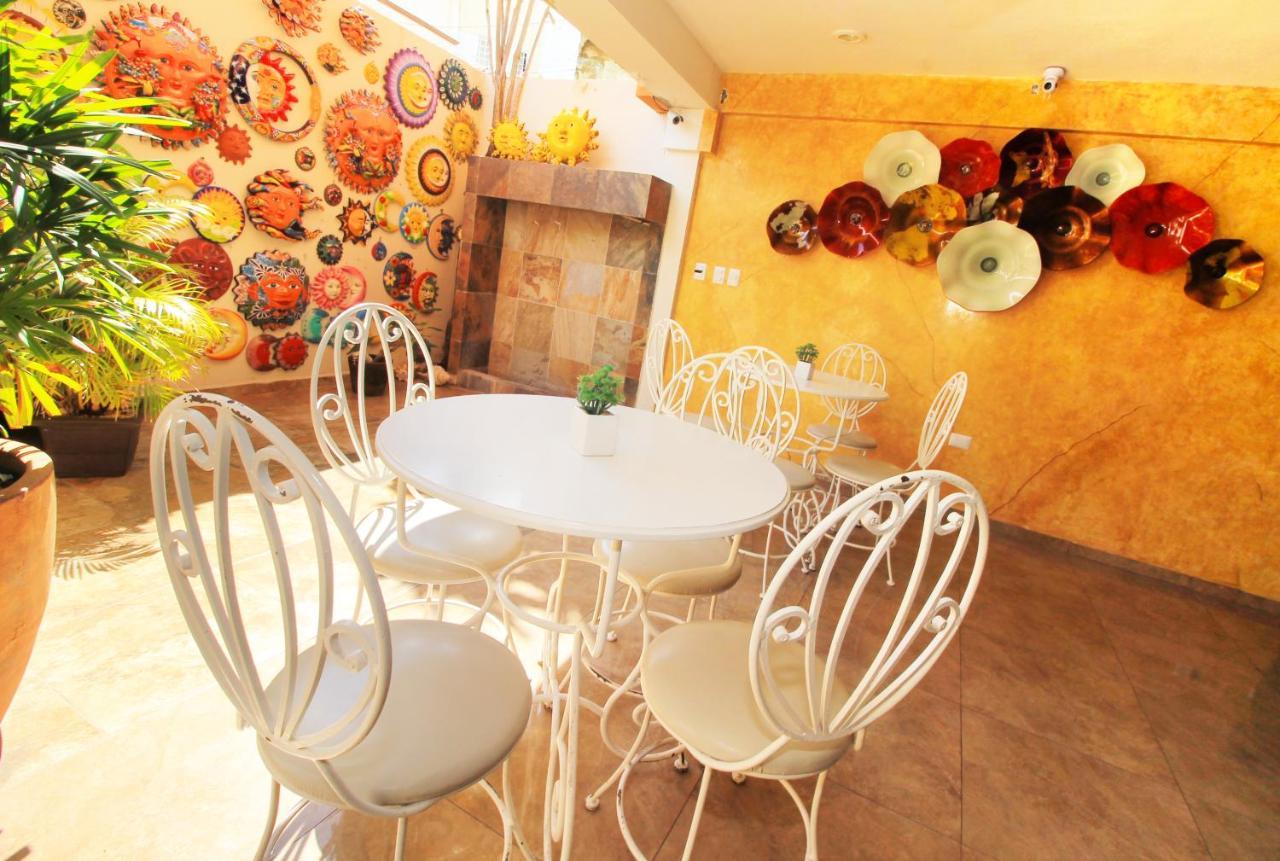 Papagayo Hotel Boutique Playa del Carmen Dış mekan fotoğraf A typical interior of a coffee shop in the city