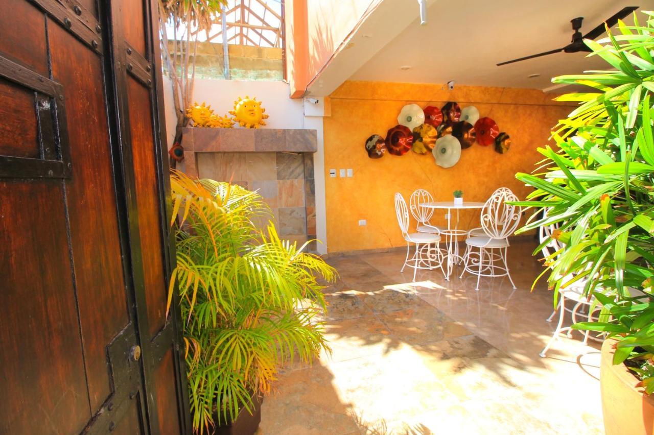 Papagayo Hotel Boutique Playa del Carmen Dış mekan fotoğraf The courtyard at the San Diego Museum of Contemporary Art